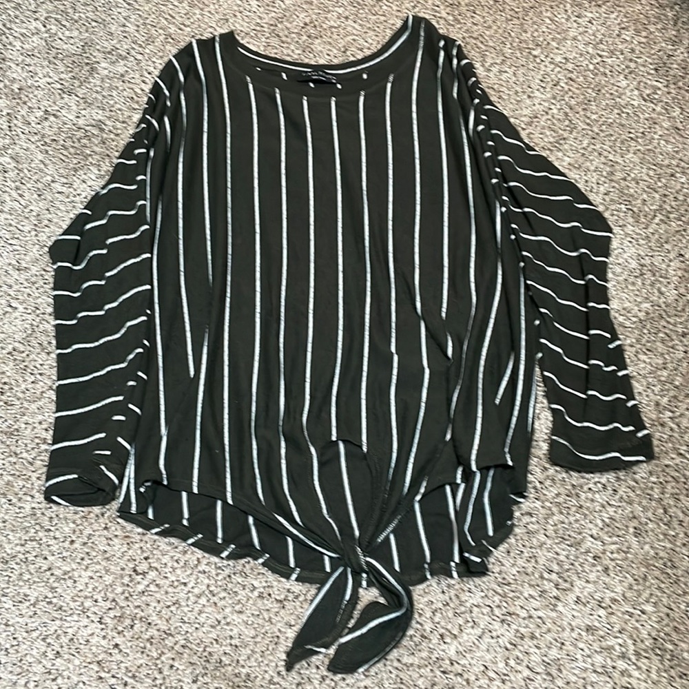 Long sleeve shirt with knot in front